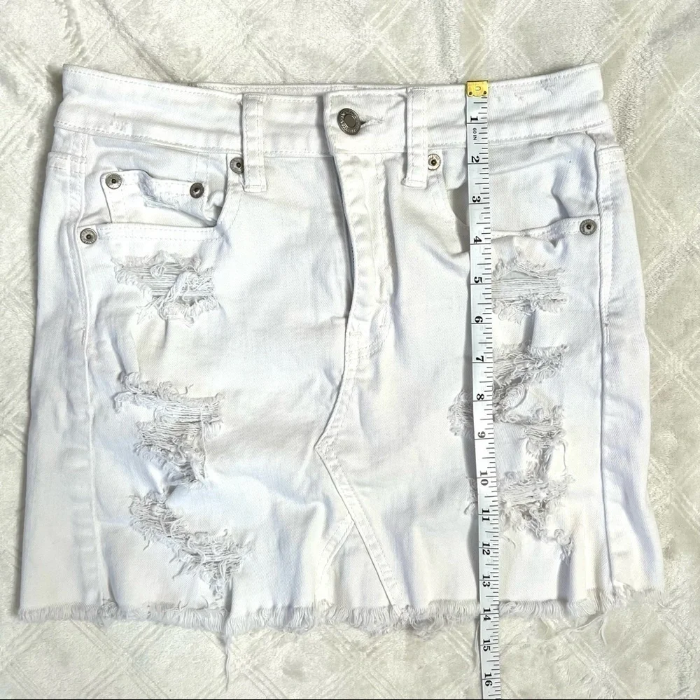 Y2K American Eagle High Rise Distressed Frayed White Denim Jean Mini Skirt Sz 2
